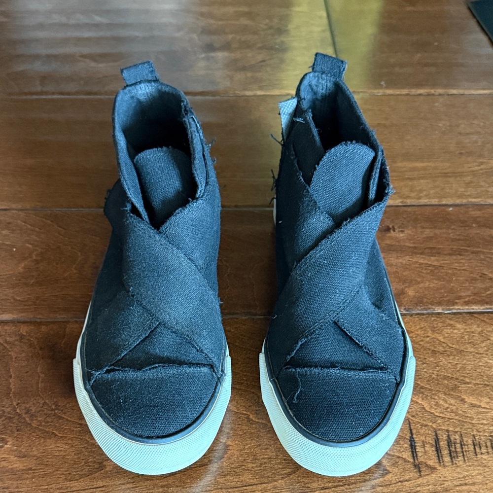 Kids Black Slip-On Crossband Canvas Sneakers